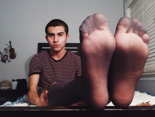 ticklemysheersocks: gaysheers: Sheer Feet I wish I knew who he is ‘cause I’m fallin