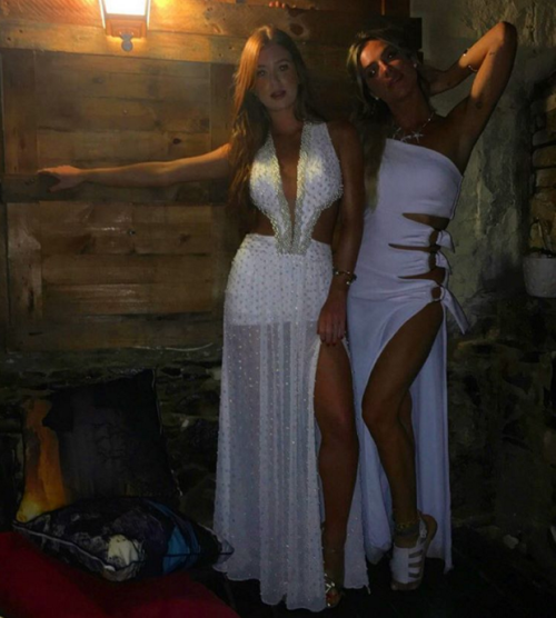 Marina Ruy Barbosa e Giovanna Ewbank capricham em fenda sensualAs atrizes capricharam na fenda profu