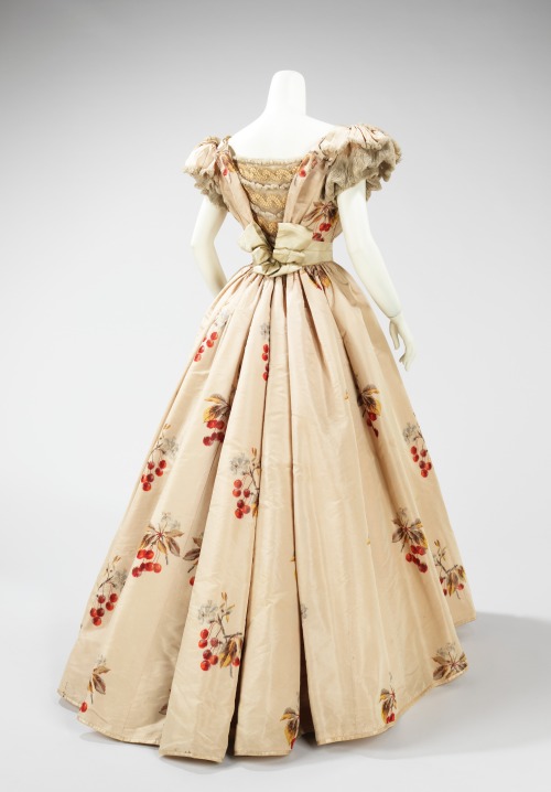thevintagethimble:  Evening dress, House of Worth, Jean-Philippe Worth, 1898 | THE MET