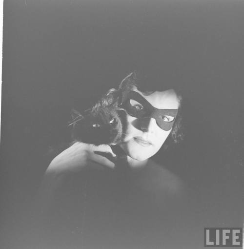 The Lonesome Gal (Jean King) with her cat(Allan Grant. 1951)