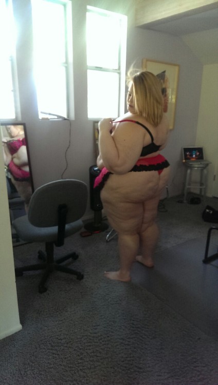 dirtylittlediva:roxxieyo @roxxieyo getting ready to shoot!