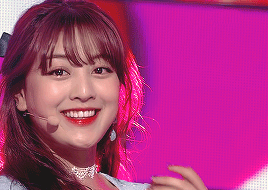 yuqi-s:happy birthday santa aka @butaefly!!! hope you have a lovely day ♡​