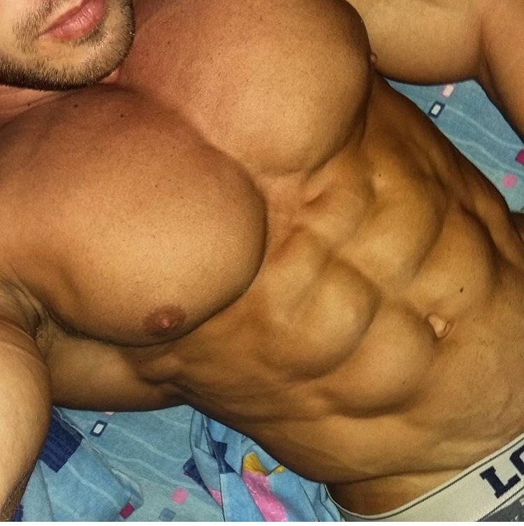 Bros wanna show off your  Muscle? Show off your   hugeness  ,  Submit here or Kik
