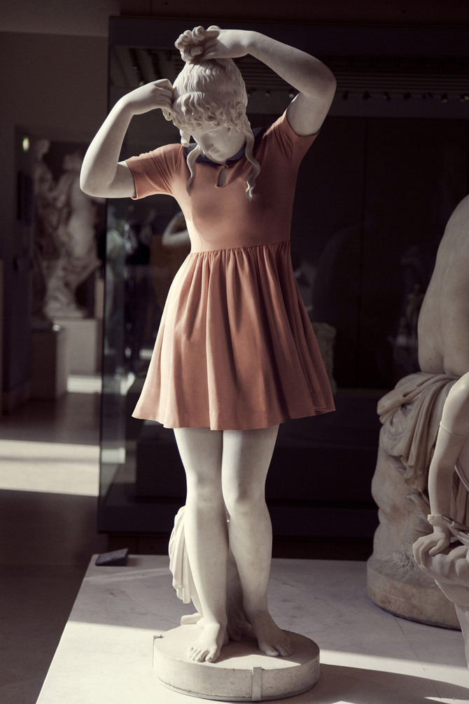 subv20:  noword504:  poeticasvisuais:   Classical Sculptures Dressed As Hipsters