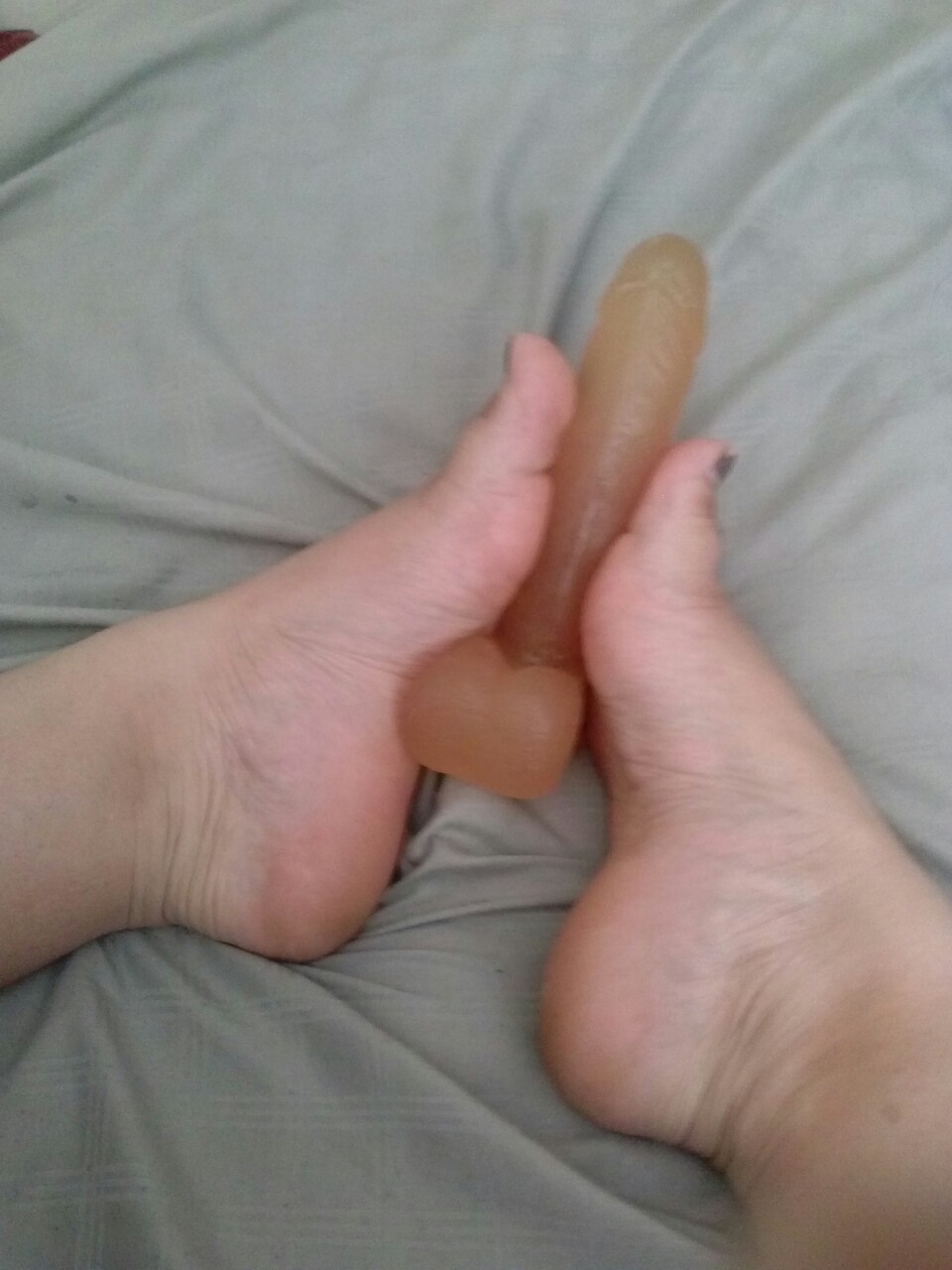 ohgoddammitrachelle:  For those who adore feet. 