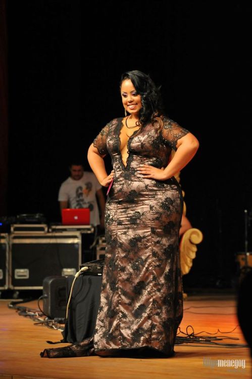 herd21:  Who is this beautiful woman