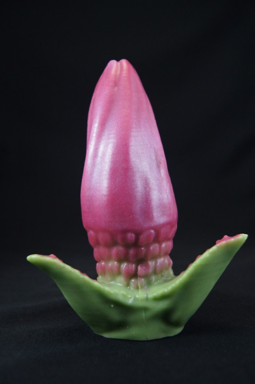 xenocatartifacts:Official photos of our amazing guest design by Cranes, The Spadix! Keep an eye out 