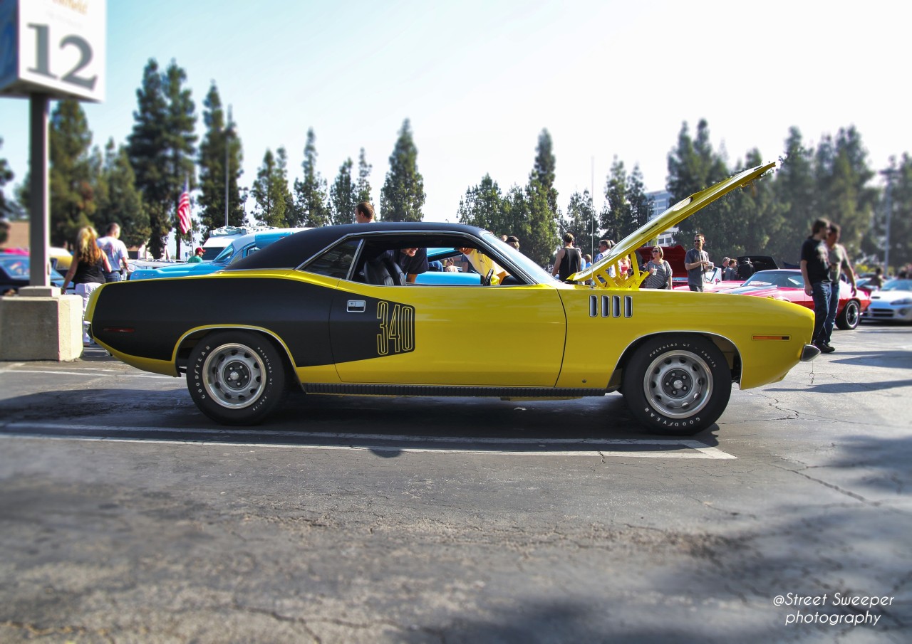 yessir-youarefat:  Plymouth Barracuda @SupercarSunday Woodland Hills, Ca