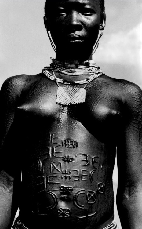 blaqueonblck:  The Nuba Mts.‘Scarification.’ A young woman in the Nuba Mountains, Sudan. 1992By Jack Picone Documentary Photograhper 