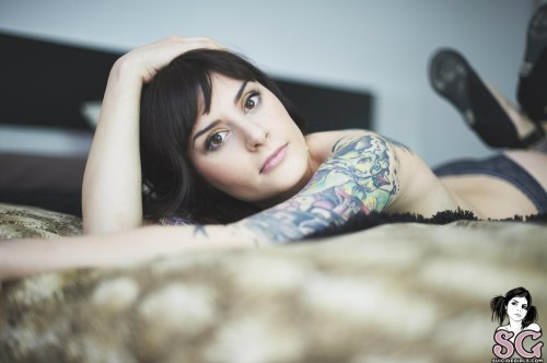 sglovexxx:  Nekrofelia Suicide in Skeleton Doll