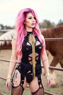 maboool:  annalee Belle 