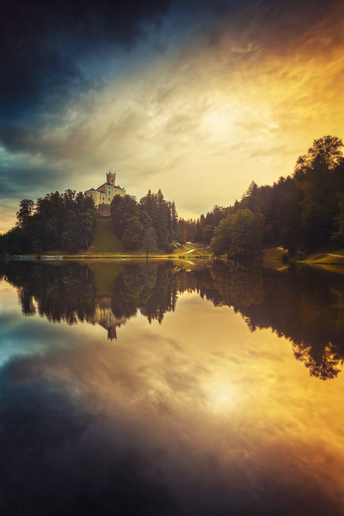 mstrkrftz:  Trakoscan Castle VIII by by Roberto Pavic 