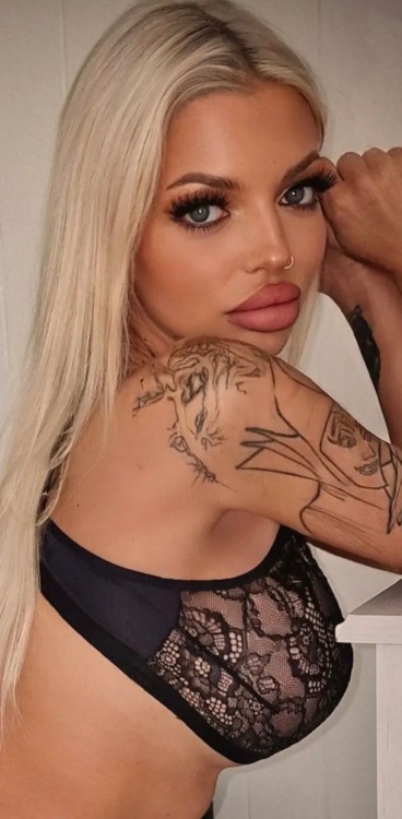 bimbofinishingschool:  Bimbo BasicsPerfect your make-up.Buy the best make-up you can afford and practice, practice, practice.Create beautifully arched eyebrows.Create wonderfully sculpted cheekbones.Create smoky and sexy eyes.Create thick and luscious