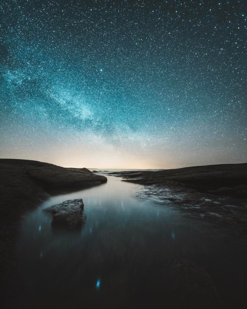 landscape-photo-graphy: Night Skies Over Finland &amp; Iceland Saturated with Stars Photographed