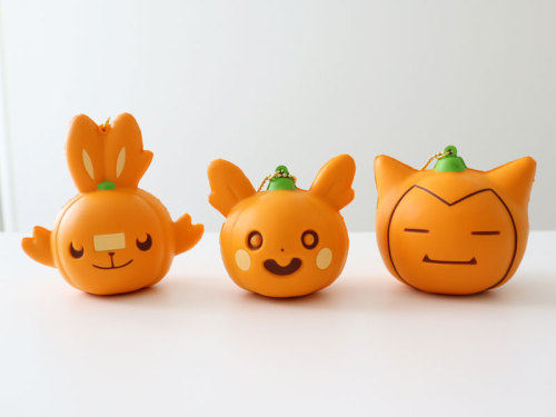 Here are better pictures of the latest Halloween collection!