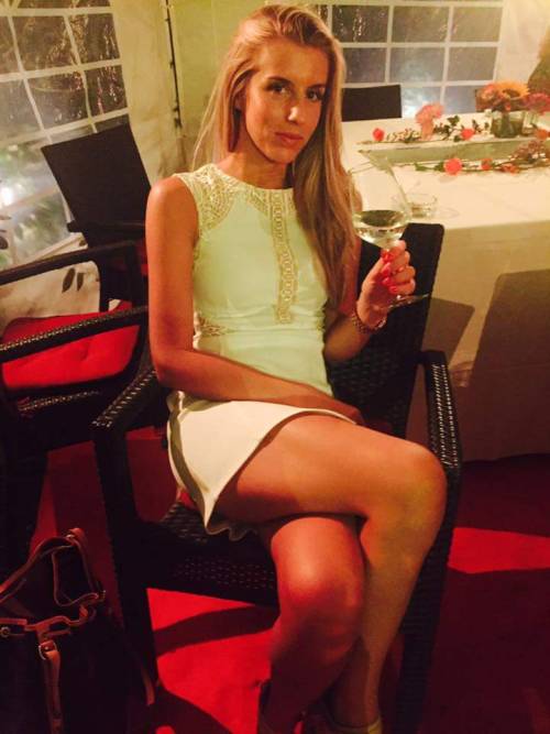 SEND ME YOUR UPSKIRT CREEPSHOTS! 100K FOLLOWER