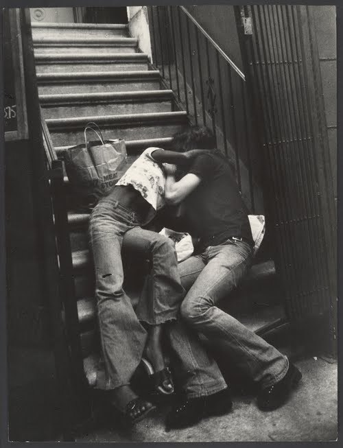 iratetreasure:  couple kissing on building steps 1970s