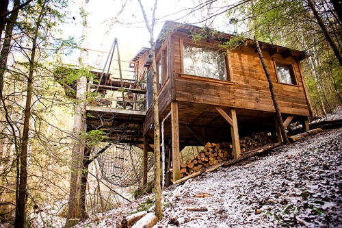 smallandtinyhomeideas: ASHEVILLE TREEHOUSE | mike belleme for lovebryan / hat tip to treehauslove /