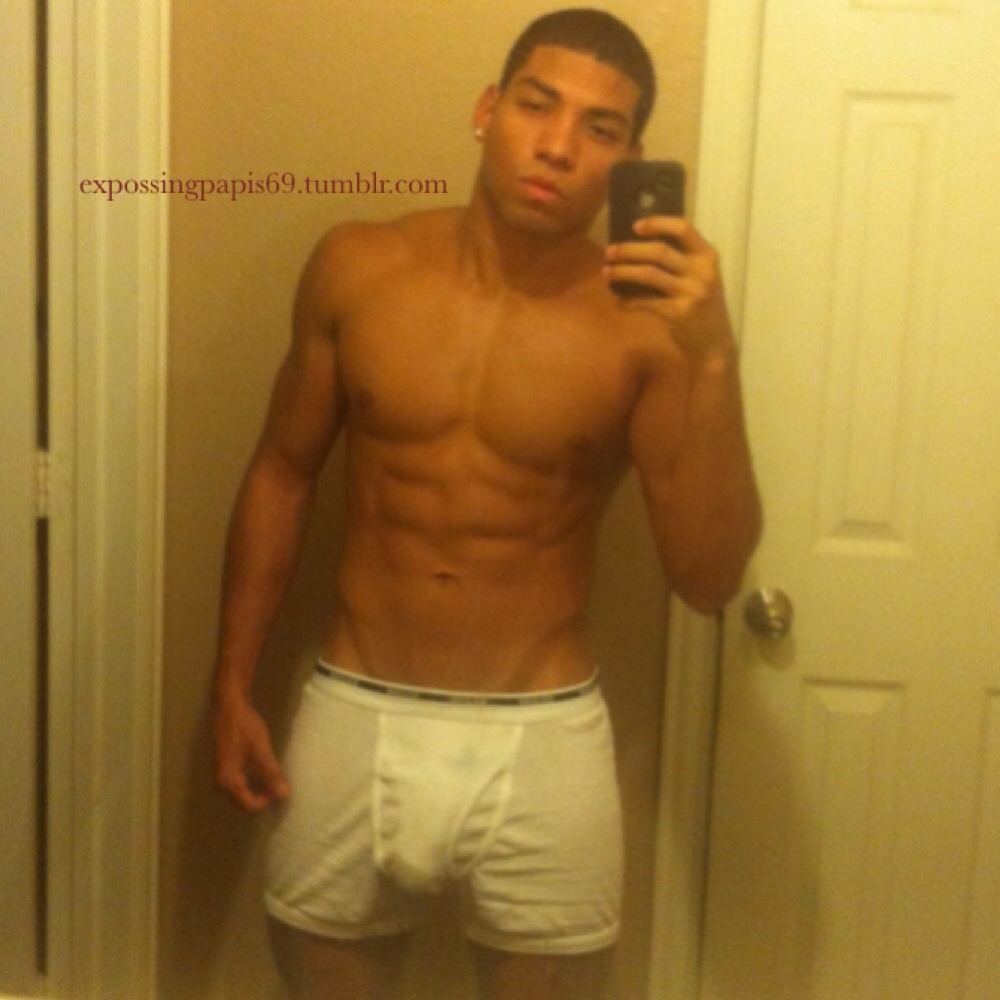 expossingpapis69:  www.expossingpapis69.tumblr.com  Damn this str8 boy is just to