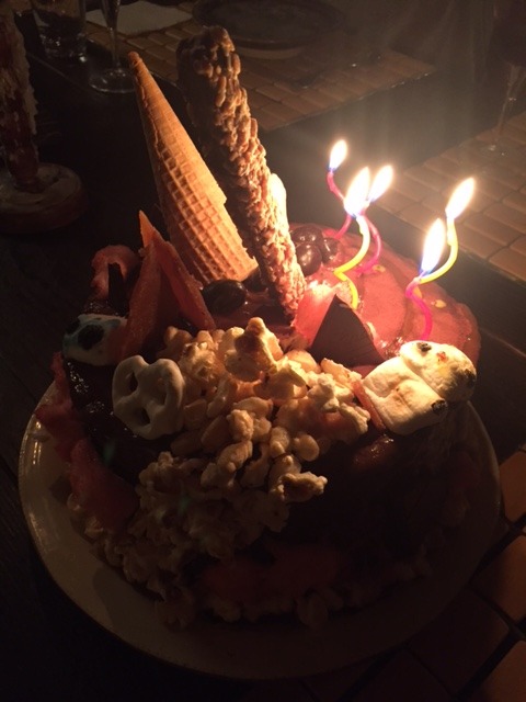 chewiesgirlfriend:Thanks so much to everyone for all the b-day wishes yesterday! Splendiforous cake 