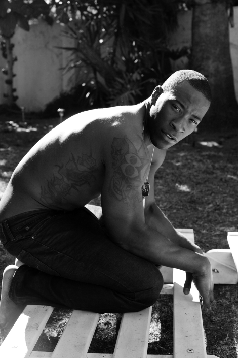 dominicanblackboy:  A beautiful naked black and white moment wit gorgeous muscle