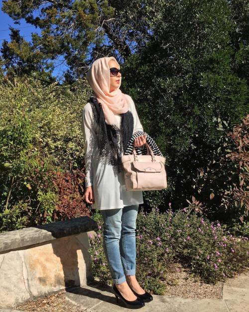 Wearing my Lovely Lace Hijab in Pearl from @elle.vation I have been obsessing over lace hijabs late