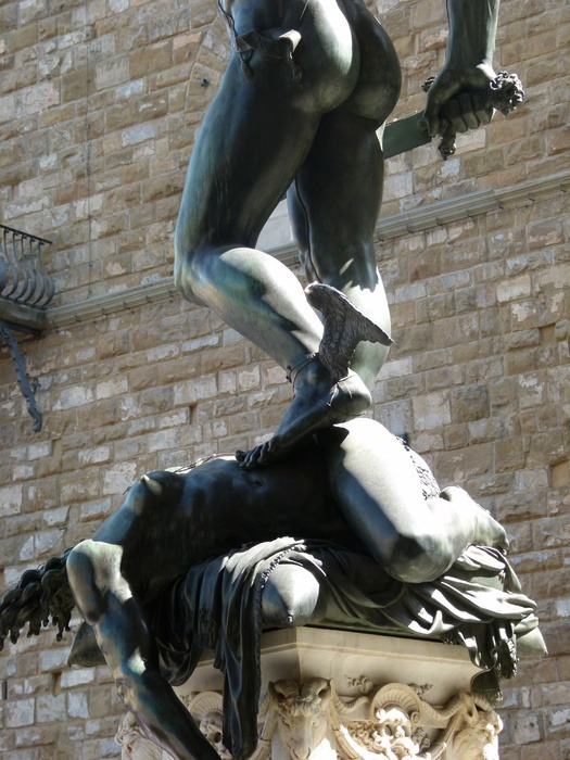 poseido-del-alba:  scribe4haxan:  Perseus with the Head of Medusa, 1545 (bronze,