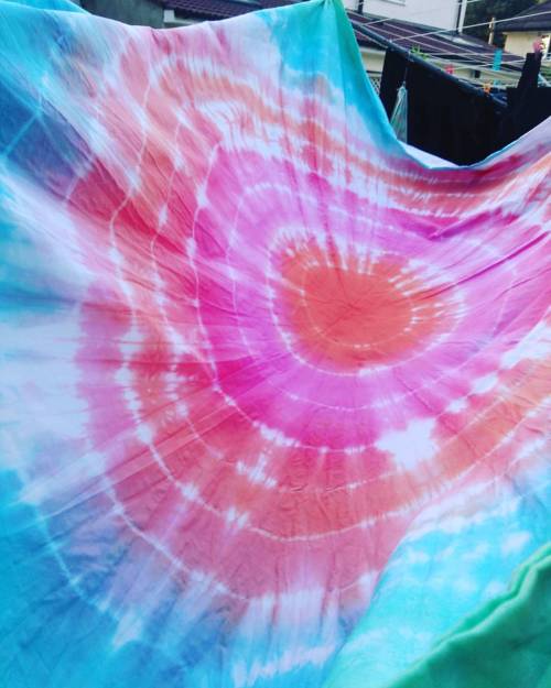 Our DIY tie dye! I’m so happy with it! 🌞🌞🌞 #bedding #duvet #bedsheets #DIY #creative #tiedye #dylon #pastels #dreamy #dyed #laundry #pillows #mandala