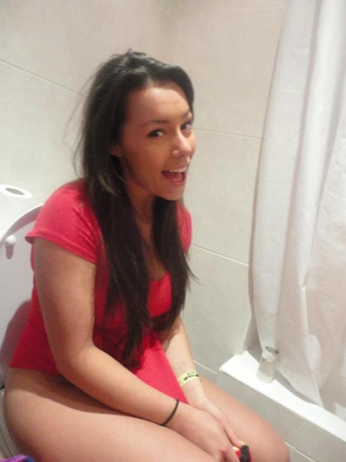 Porn Pics dimitrivegas:  Girls pooping