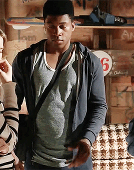 sseureki: #when your friends want to play with an ouija board