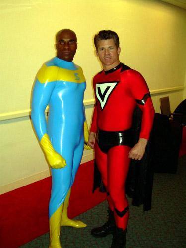 gaycomicgeek:  http://gaycomicgeek.com/rubbervinyl-andor-shiny-costume-fetish-who-likes-these-costumes-nsfw/  I have never worn a rubber or shiny vinyl lycra costume to a comic con before. The shininess always deters me as I get distracted easily and