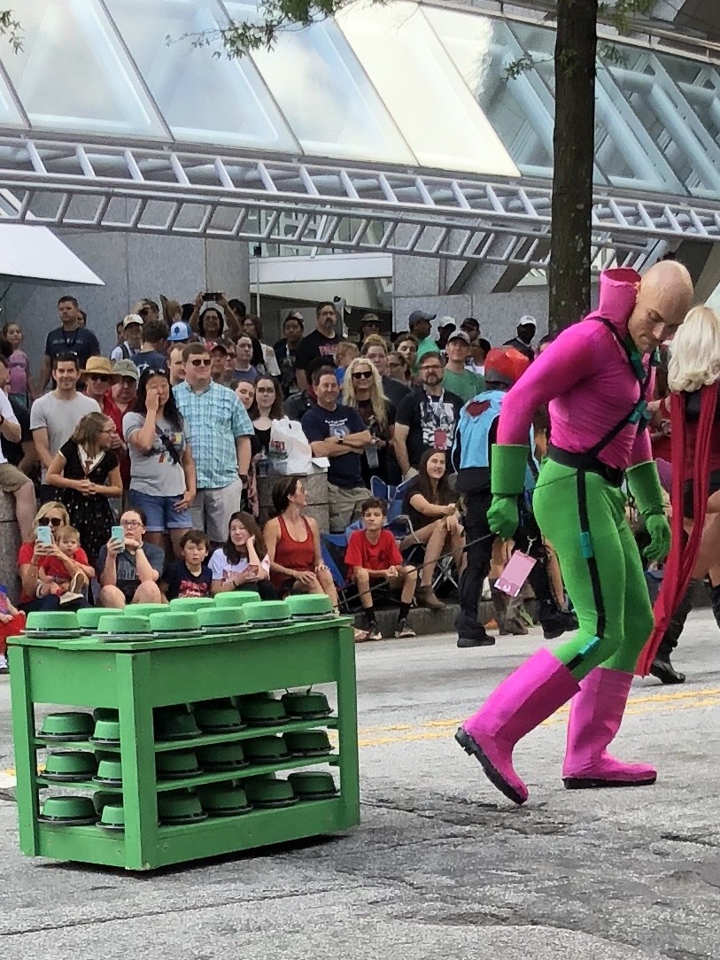 radetzkymarch:  At the dragoncon parade, Lex luthor took forty cakes. He took forty