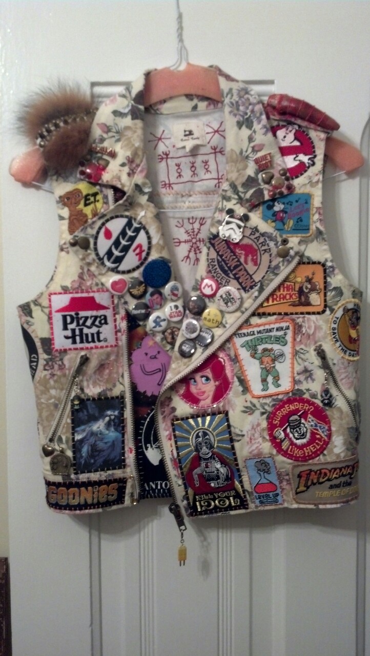 dielukedie:  Finished this awesome nerd vest for my soulmate! Came out pretty fucking