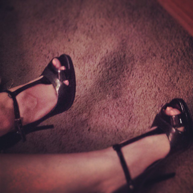 rawrf00tage:  Open toe heels!  #cutetoes #cutefeet #heels #footmodel #footfetish
