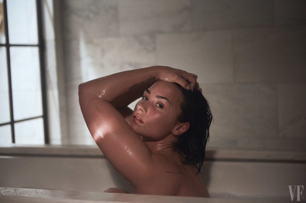 womenaredivine:  Demi Lovato - in Vanity Fair