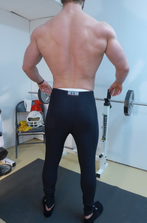 musclebuds: Under Armour tights on ebay. 