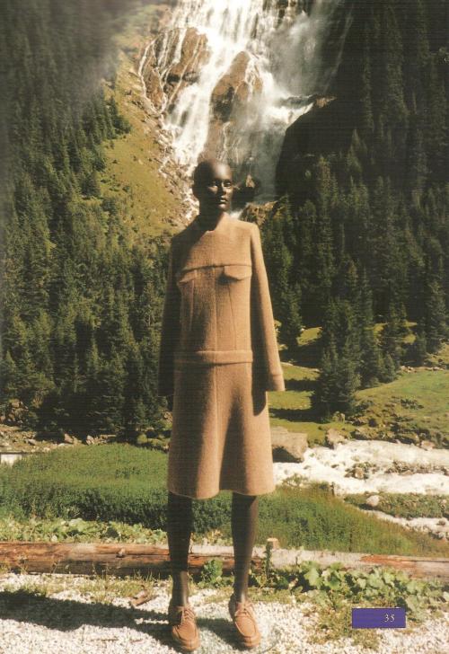 dekonstruktivisme:Dirk Van Saene autumn—winter 1998—99.He renamed his Fake Tailoring collection for 