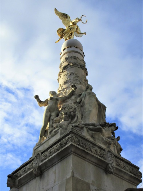  Fontaine Subé - Reims, FranceIn the late19th century, Auguste-Frédéric Subé, a wealthy merchant in 