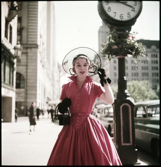 bigcityvintagenyc:  Fifth Avenue, Women modeling on the sidewalk in 1952.  