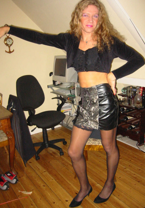paulagay:  Hi Boys! want your cocks sucked?