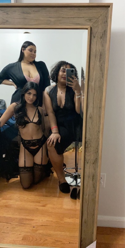 newyorkdreaminn:Lingerie Party 🖤