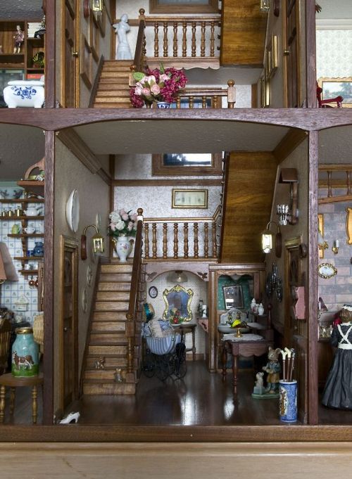 cair–paravel: Dolls’ house made by Frans and Christina Bosdyk in Picton, New South Wales