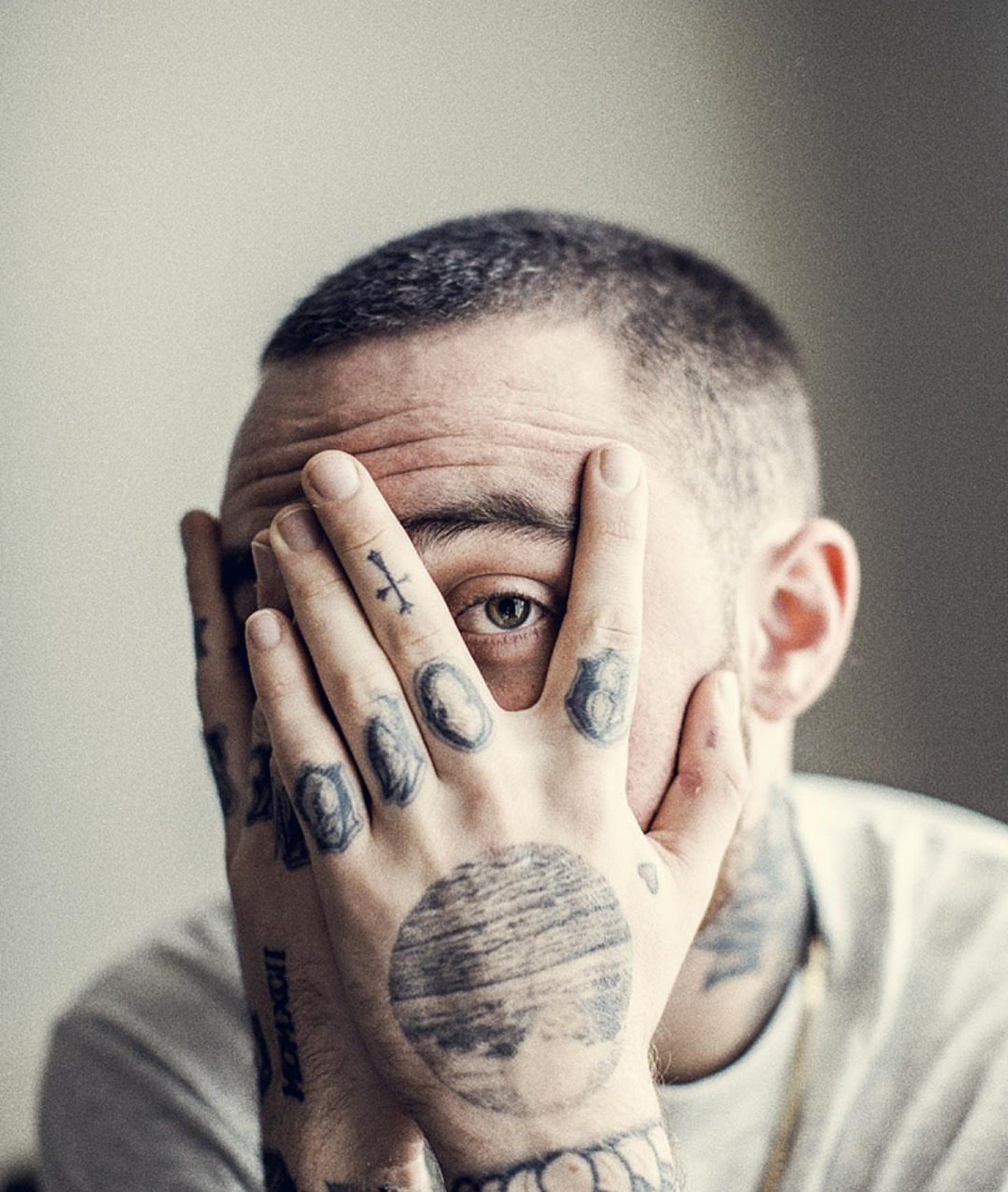 satanfragments:  “Sometimes I see the world for how fucked up it really is. I tell myself I’ll be the one to make a change in it. I could die tonight; not make it to the sunrise, then I couldn’t hear the pain in it.” Rest in Peace Mac
