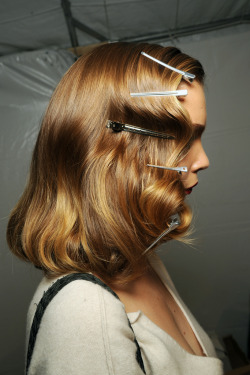 nudiesriot:  r0slyakova:  Kim Noorda | CHRISTIAN DIOR SS 2010 (PFW)   Hair goals