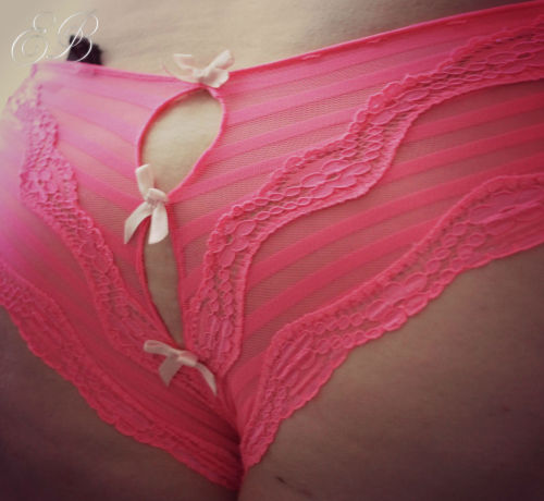 secretofasubmissive:  Second set was a little more playful, thank pheel77 for his input ;) Thoughts?