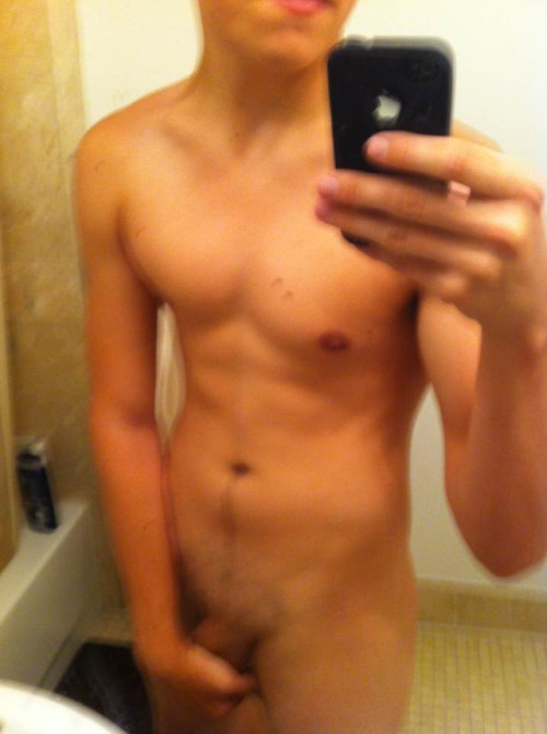 nkdmalecelebs:  As requested, Dylan Sprouse! adult photos