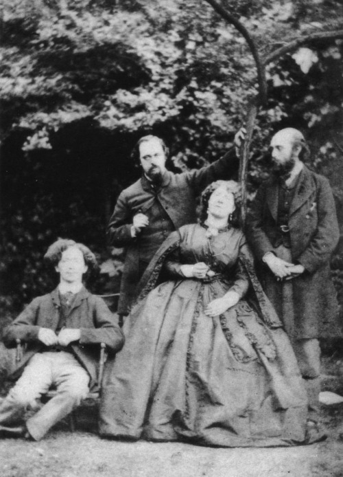 funeral-wreaths:Left to right: Algernon Charles Swinburne, Dante Gabriel Rossetti, Fanny Cornforth a