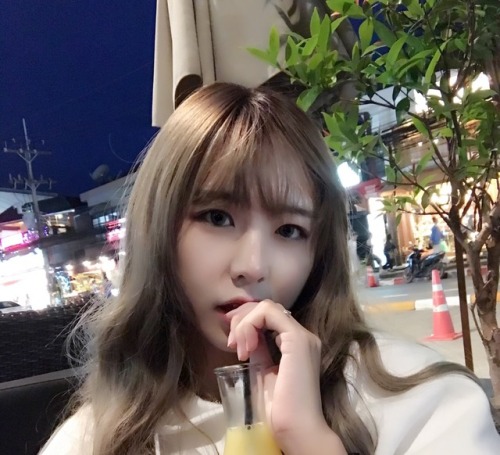 gangbangdpp: 好想被高贵外国主人按着操，舔主人高贵的吊，被外国主人吊起来抽打双腿。—賤貨感謝投稿