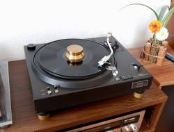 WEGA P-4410 TURNTABLE