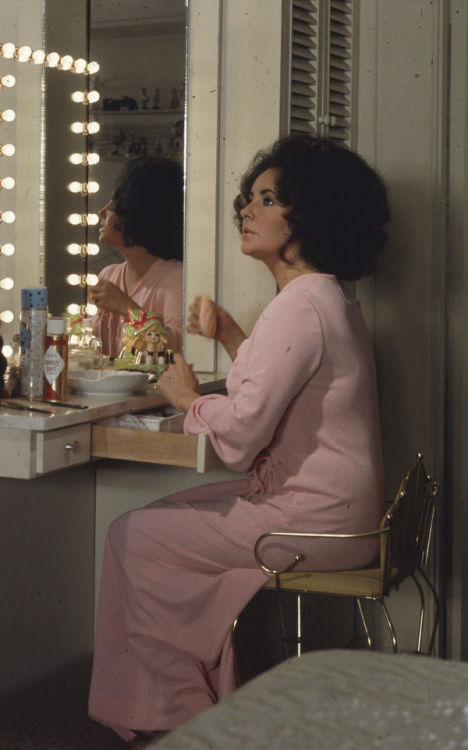 Elizabeth Taylor in “The Only Game in Town”